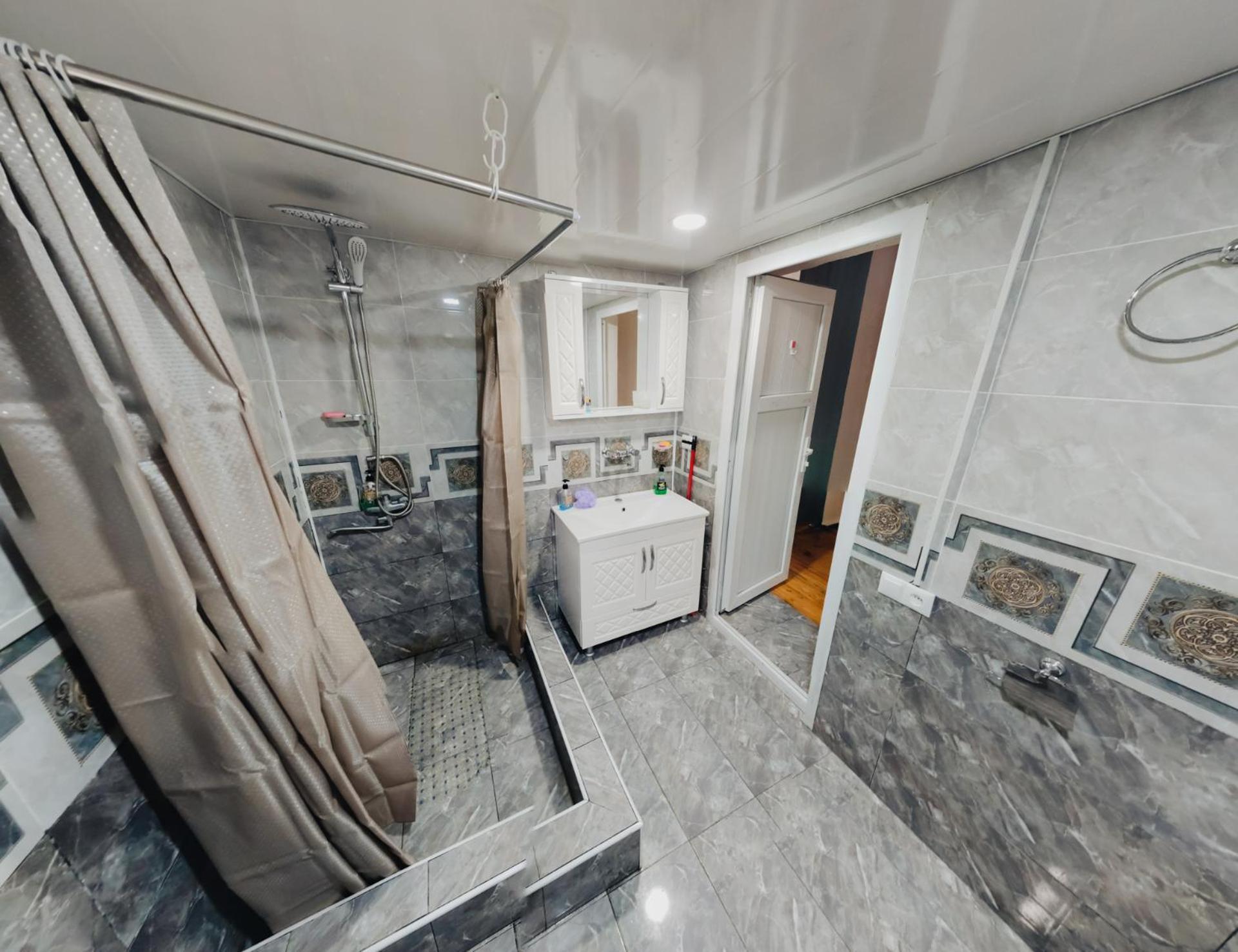 Iveri House Kutaisi Exteriör bild